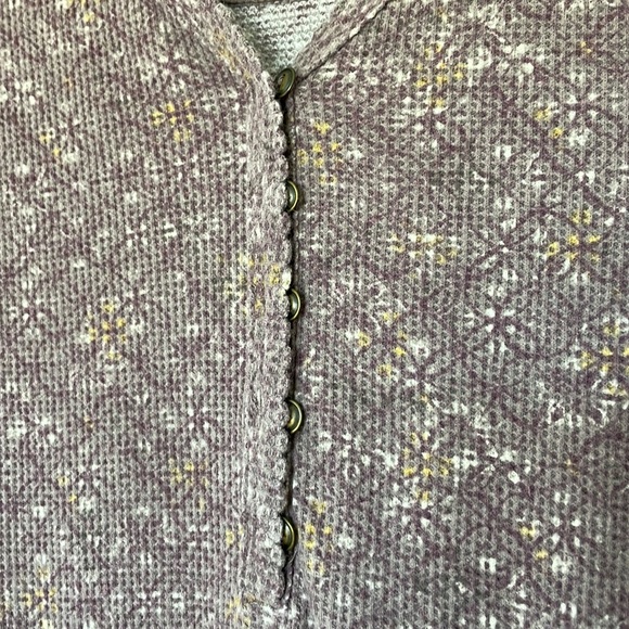 Eddie Bauer Womens M waffle top - like new - Picture 3 of 7